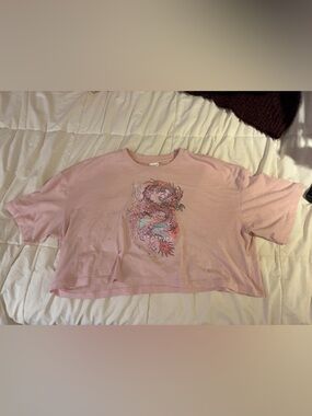 Pink Short Sleeve Cropped Tee with Dragon Graphic